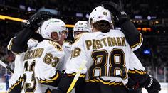 Češi v NHL zářili. Pastrňák a Hronek se blýskli dvěma góly, pálili i ostatní