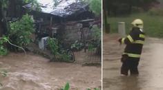 Lijáky se přehnaly Českem. Lidé uvízli v autech, voda zaplavila stadion