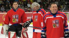 Češi porazili v souboji hokejových legend Švédy. Těm nepomohla ani superhvězda Näslund