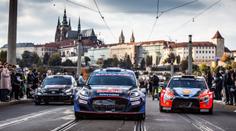 Jízda Prahou lákala na WRC. Účastnil se prezident Pavel i Roman Staněk