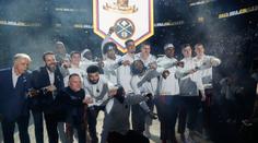 Šampioni NBA ukázali mimořádný kousek. Dostali prsten v prstenu