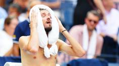 Nepotřebuješ brýle, protože stejně nevidíš. Medveděv v Monaku zase zlobil