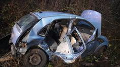 Mladík s čerstvým řidičákem boural, srazil auto s miminkem. 8 zraněných