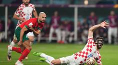 Jak tohle nemohla být penalta? Rozhodčí z Kataru přehlédl faul na Gvardiola