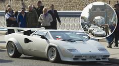 Opuštěné luxusní Lamborghini stálo na mostě! Neuvěříte proč
