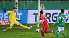 Skvělý Pavlenka držel naděje Brém, ty proti Lipsku zhasly v prodloužení