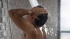 Pozor na varovný příznak demence! Lidé si ho mohou všimnout při sprchování
