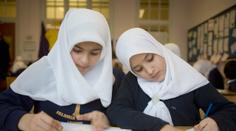 Britové se přizpůsobí muslimům: Kvůli ramadánu posunou zkoušky
