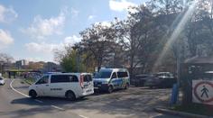 Tragédie v Praze: Na parkovišti v autě našli mrtvého policistu!