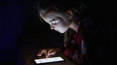 Výzkum odhalil, co dělají děti na mobilu. Až 40 procent má neznámého "on-line kamaráda"