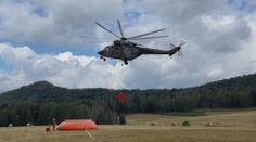 Češi vyrazili na pomoc Bulharům. Poslali vrtulníky na hašení požárů