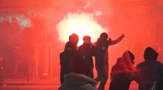 Nepokoje v Bruselu. Policie nasadila proti fotbalovým fanouškům slzný plyn i vodní dělo
