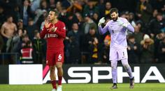 Arsenal padl s předposledním Evertonem. Liverpool dostal 0:3 od Wolves