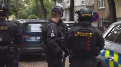 Rozsáhlé policejní manévry v Praze! Muž hrozil, že dům vyhodí do povětří