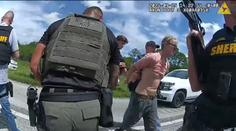 Atentátník číhal na Trumpa celý den v křoví, prozradila ho čouhající hlaveň