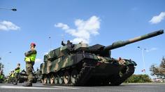 Přes Česko se budou přesouvat tanky Leopard. Povrch dálnice prý nezničí