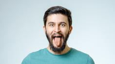 Lepší než nanuk! Muž olizoval domovní zvonek celé hodiny