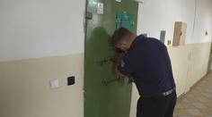 Policie dopadla uprchlého vězně. Na útěku měl krást auta a rychle je střídat