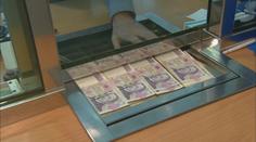 Svůdník připravil ženu o 200 tisíc, dala mu je dobrovolně