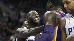 18 a dost! Sixers konečně vyhráli, Bryant tomu nezabránil