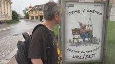 Jste prasata, uráží město své obyvatele. Ti se teď vzbouřili