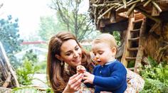 William a Kate vzali děti do zahrady. Roční Louis už chodí! FOTO