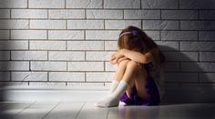 Chlapec (12) znásilnil sestru (9)! Inspirovalo ho incestní porno