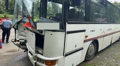 Na Jesenicku havaroval autobus. Zraněno je 21 dětí i jejich učitelka