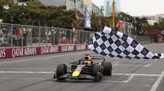 Bída mclarenů v Baku: Piastri havaroval, Norris sedmý. Vládl Verstappen