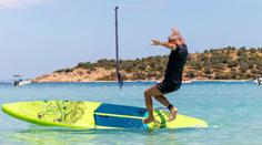 Muž ztratil rovnováhu na paddleboardu a utopil se před očima své rodiny