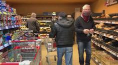 Obchody se připravují na omezený počet zákazníků. Mají několik variant