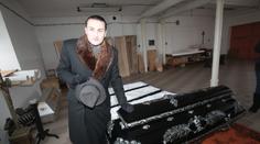 Zemřel funebrák Ivan Genov. Prý se bál jít do nemocnice kvůli koronaviru