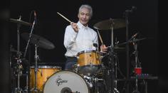 Zemřel bubeník legendárních Rolling Stones Charlie Watts, bylo mu 80 let