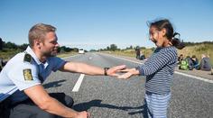 Nejžádanější policista: Proslavila ho fotka s malou uprchlicí