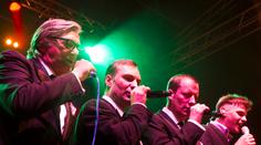 Podívejte se: Bartoška a Dyk to ve Varech pořádně rozjeli