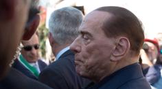 Italský expremiér Berlusconi leží na JIPce. Má těžké problémy s dýcháním