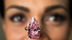 Skvostný diamant v prstenu vydražili za neskutečnou částku!