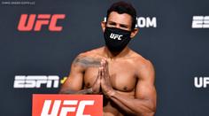 UFC bijec vytvořil ostudný rekord na váze. Měl jsem jenom lososa, brání se