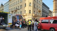 V Praze nastal kvůli srážce tramvaje a osobního auta dopravní kolaps