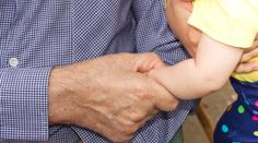 Prarodiče tajně otestovali DNA vnuka. Nevěřili mojí ženě, tvrdí zdrcený otec