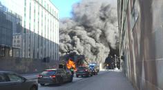 Ve Stockholmu vybuchl autobus v tunelu! Pohltily ho plameny