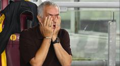 Šok na lavičce AS Řím. Trenér José Mourinho dostal padáka