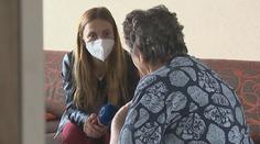 Seniorku nechali v nemocnici 12 hodin trpět. I přes bolesti ji chtěli poslat domů