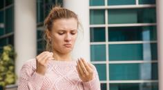 Pozor, jak vypadají vaše ruce. Tyto tři příznaky mohou značit vážnou nemoc
