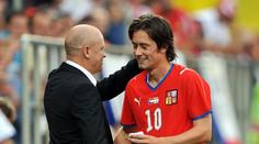 Když Rosický začínal, vypadal na 13. Každý ho má rád, říká Hašek!