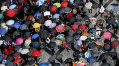 Teplo se nekoná, ruší předpovědi meteorologové. Bude navíc pršet