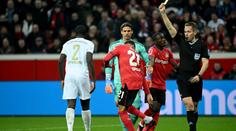 Místo dvou žlutých karet dvě penalty. Leverkusen otočil duel s Bayernem