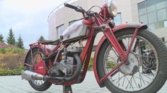 Staré motorky pod rukama studentů v Ostravě opět ožívají
