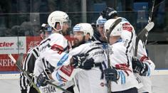 Plzeň vyhrála a vede extraligu! Třinec drží neporazitelnost