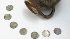 Šel hledat paroží, našel stříbrný poklad. Dalo se za to koupit několik domů, řekl hejtman
